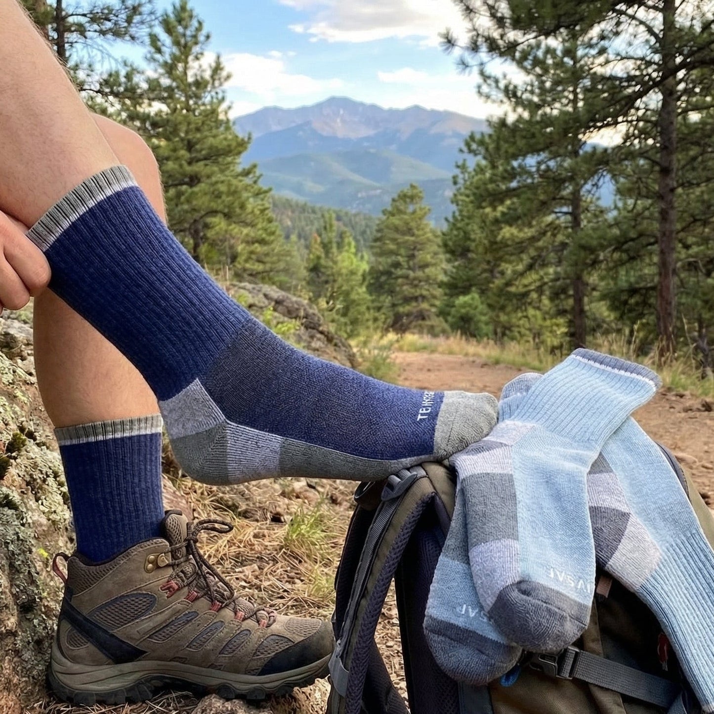 Wool Hiking Socks for Men & Women Lightweight Merino Wool Socks with Cushion -2 pack